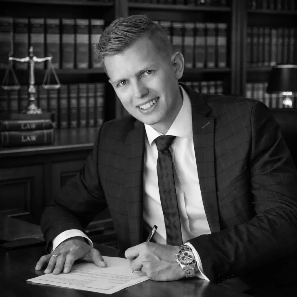MMag. Dr. Linus Mähr